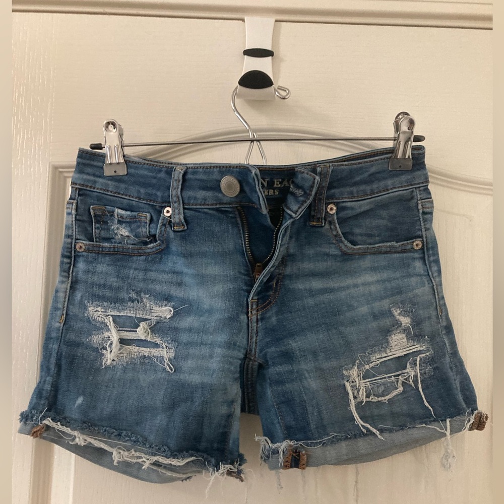 American Eagle Distressed Jean Shorts size 2 Stretch